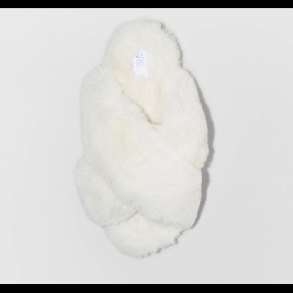 Star above cream slippers size L